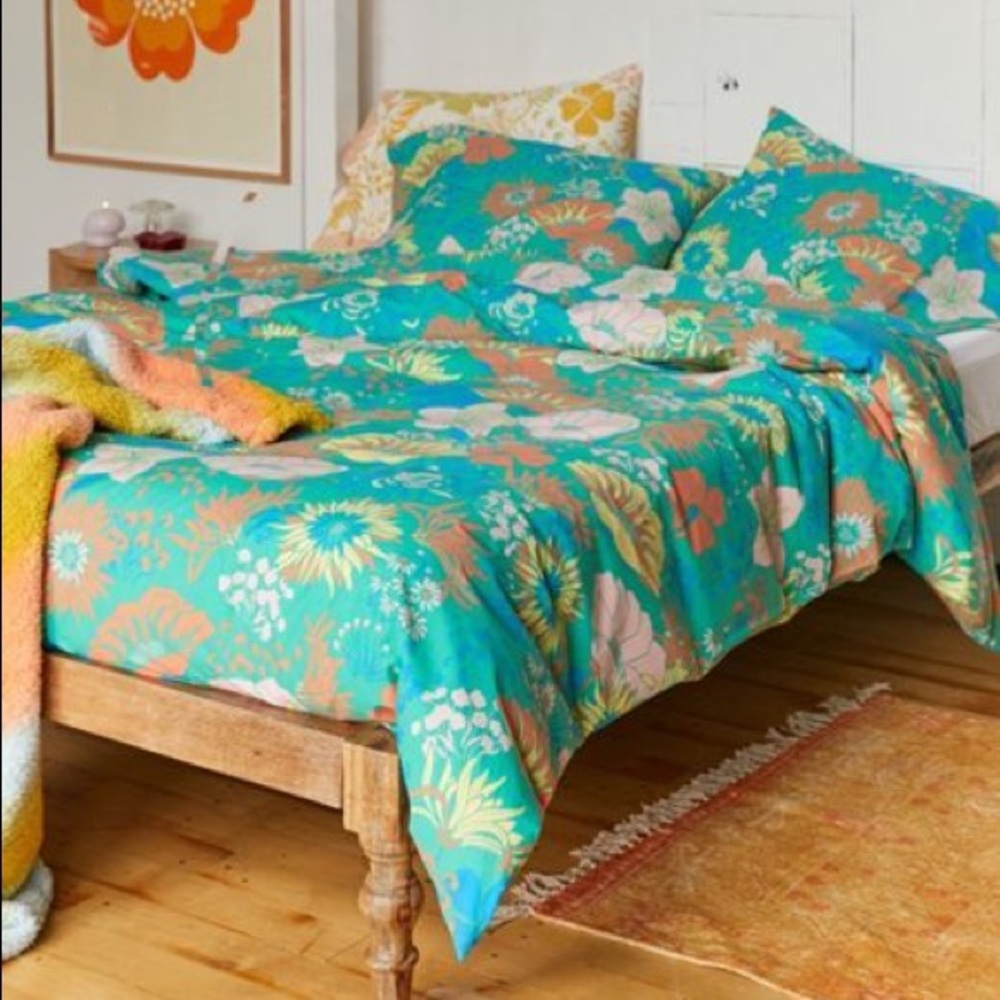 UO Gail Floral Duvet Cover (size twin xl)